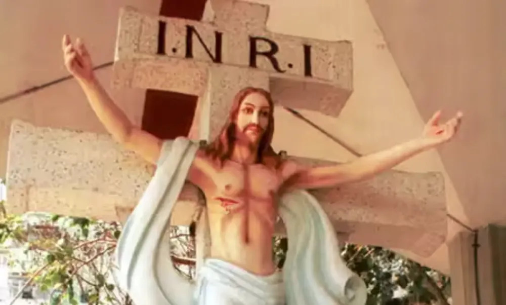 Crowds gathered at the Mumbai ‘weeping’ Jesus crucifix